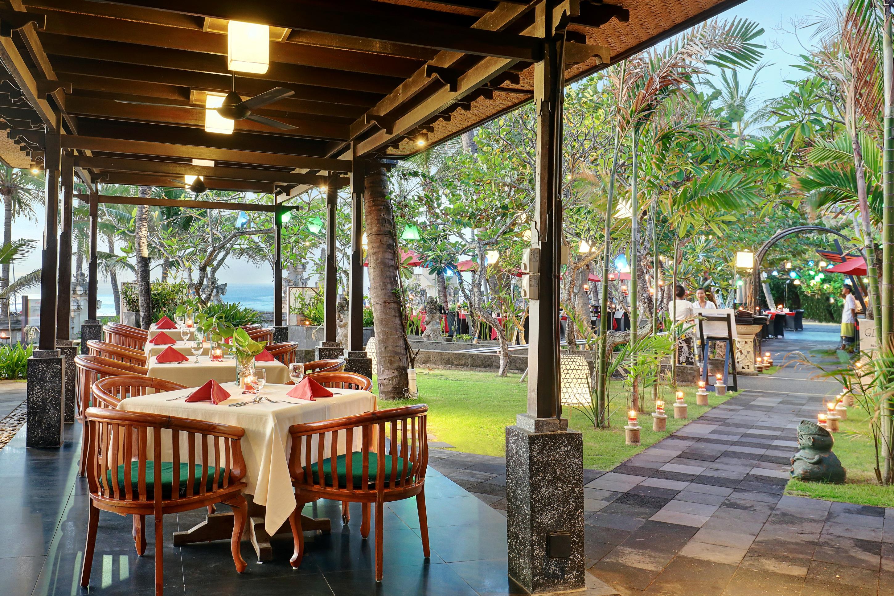 Legian Beach Hotel ภายนอก รูปภาพ