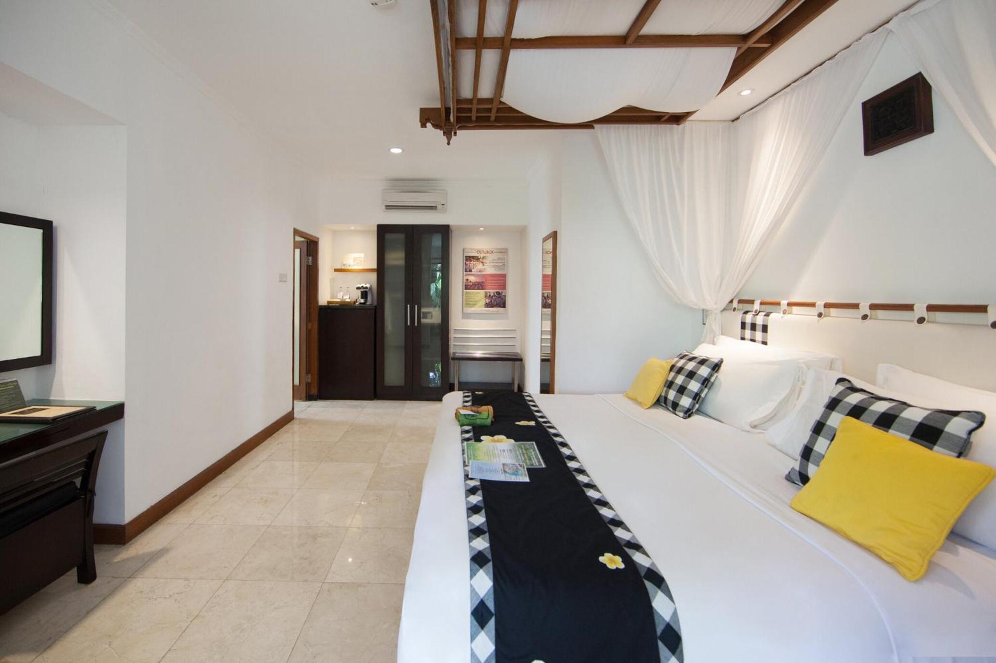 Legian Beach Hotel ภายนอก รูปภาพ