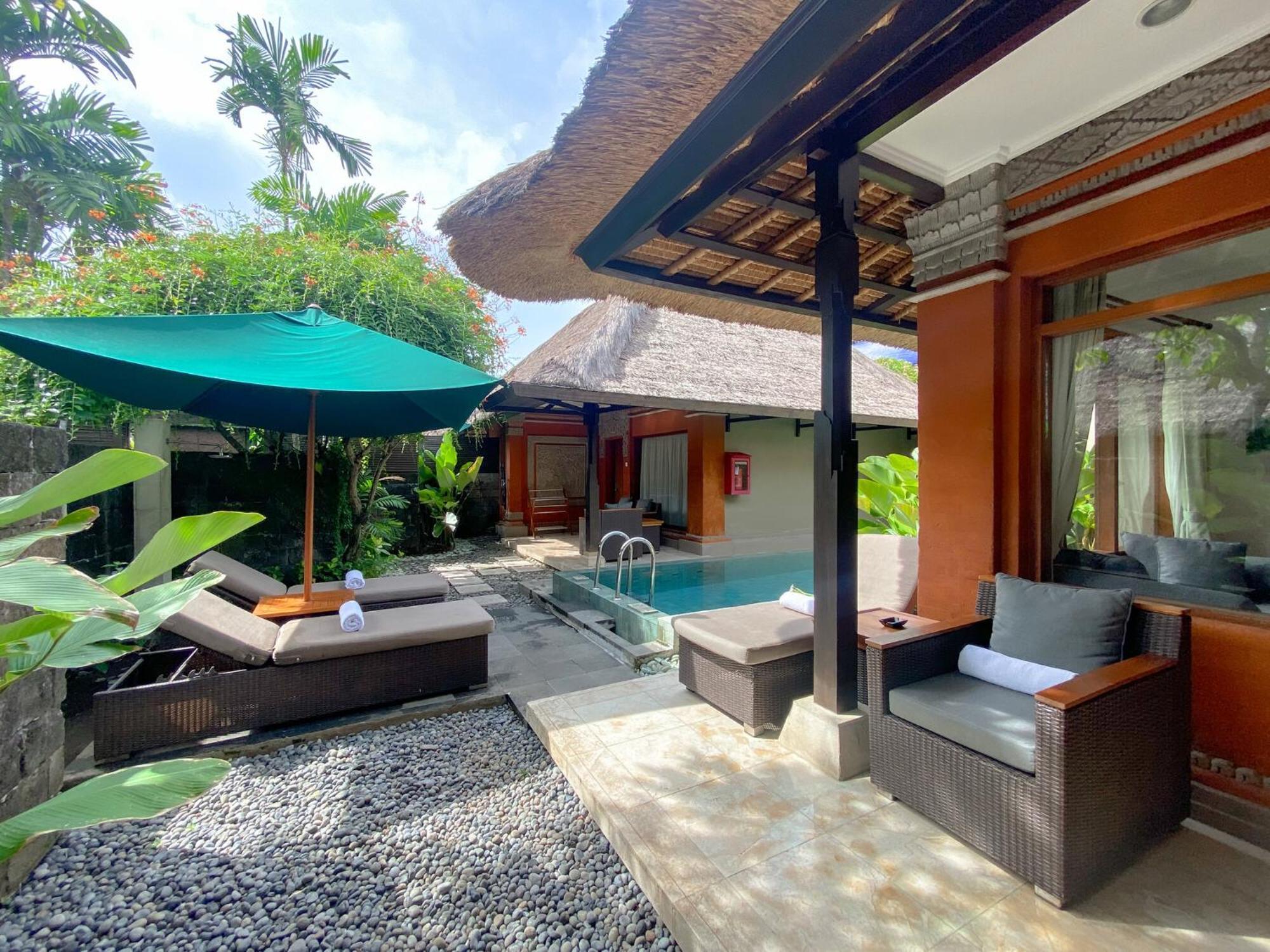 Legian Beach Hotel ภายนอก รูปภาพ