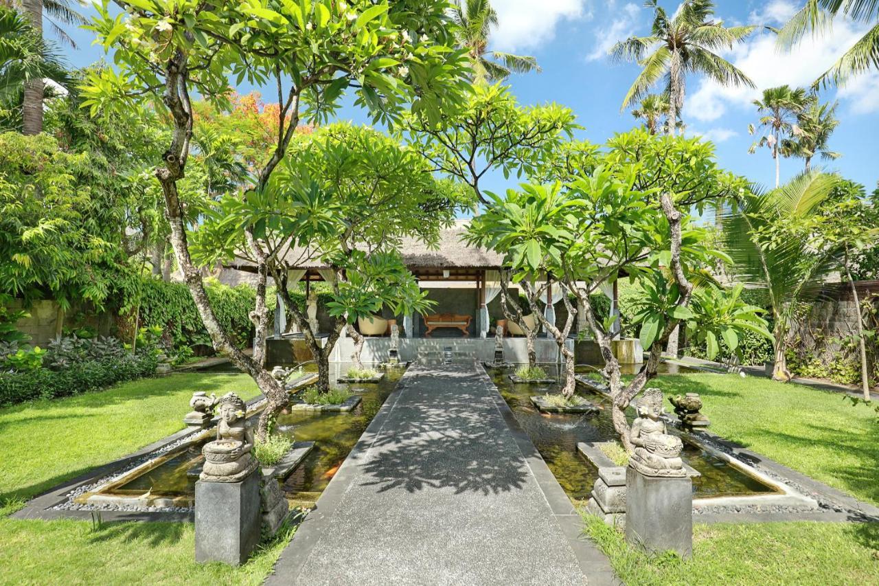 Legian Beach Hotel ภายนอก รูปภาพ